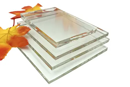 Forklarer hovedpunktene og sikkerhetsretningslinjene for installasjon av hvitt glass